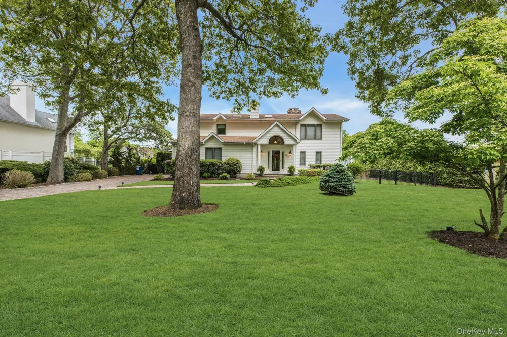 6 Mill Pond Road Hampton Bays, NY 11946