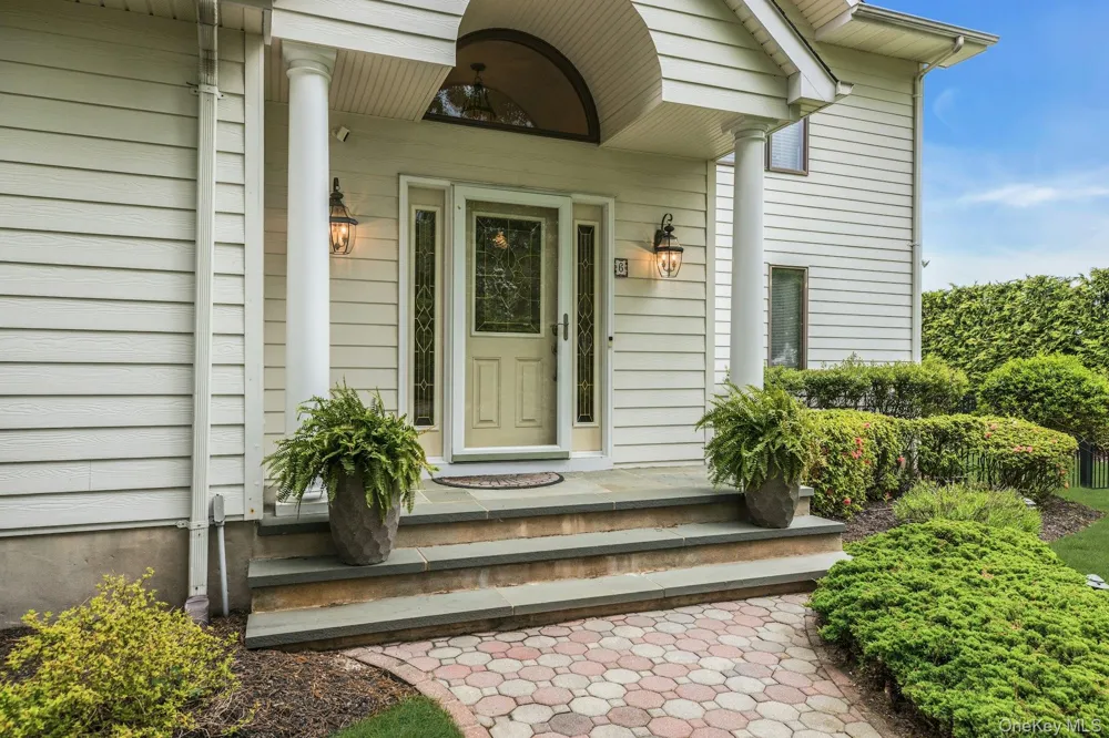 6 Mill Pond Road Hampton Bays, NY 11946