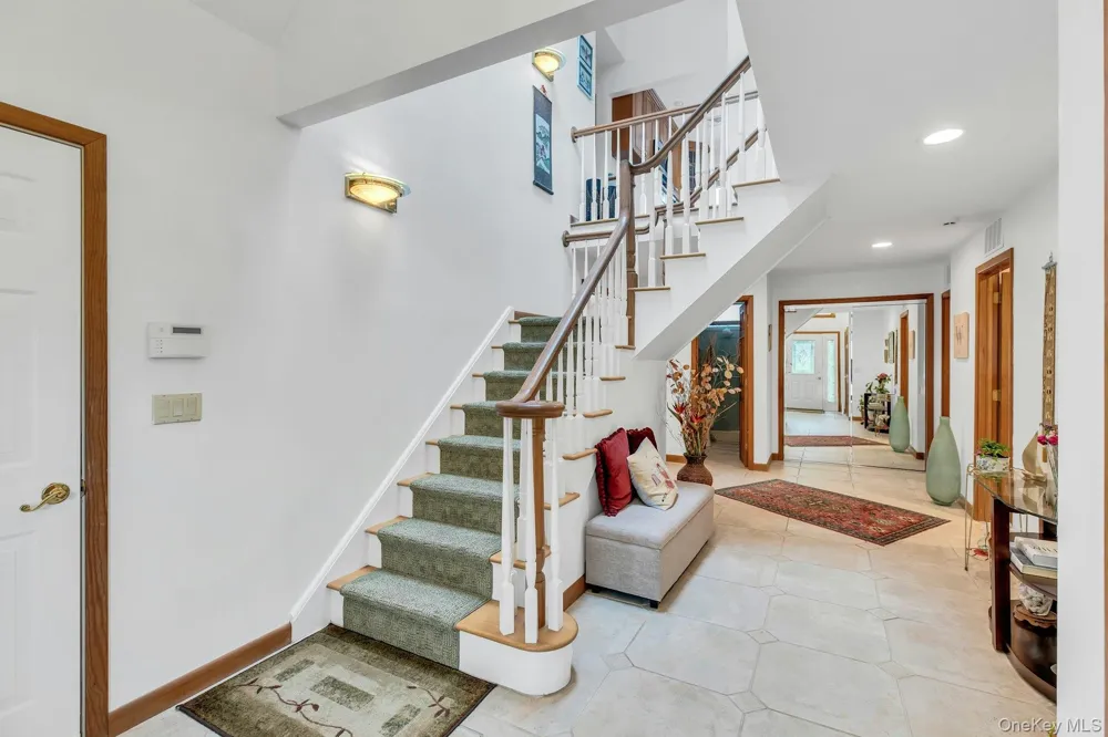 6 Mill Pond Road Hampton Bays, NY 11946