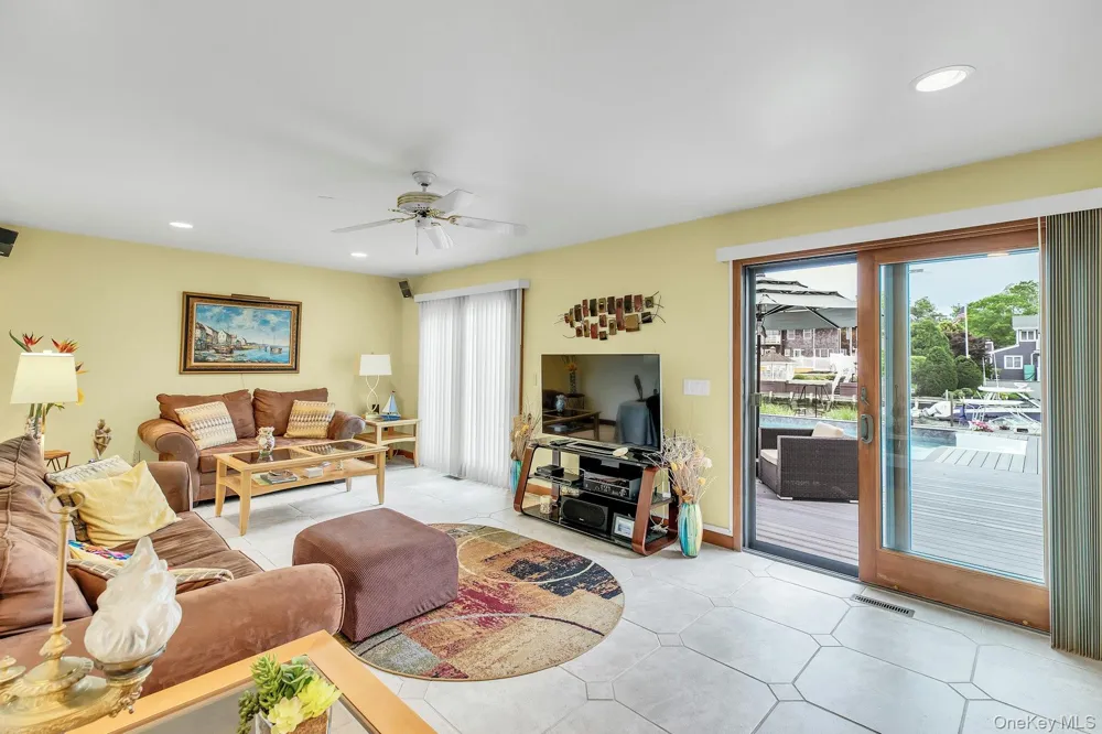 6 Mill Pond Road Hampton Bays, NY 11946