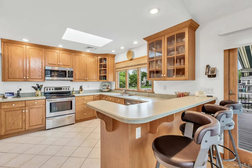 6 Mill Pond Road Hampton Bays, NY 11946