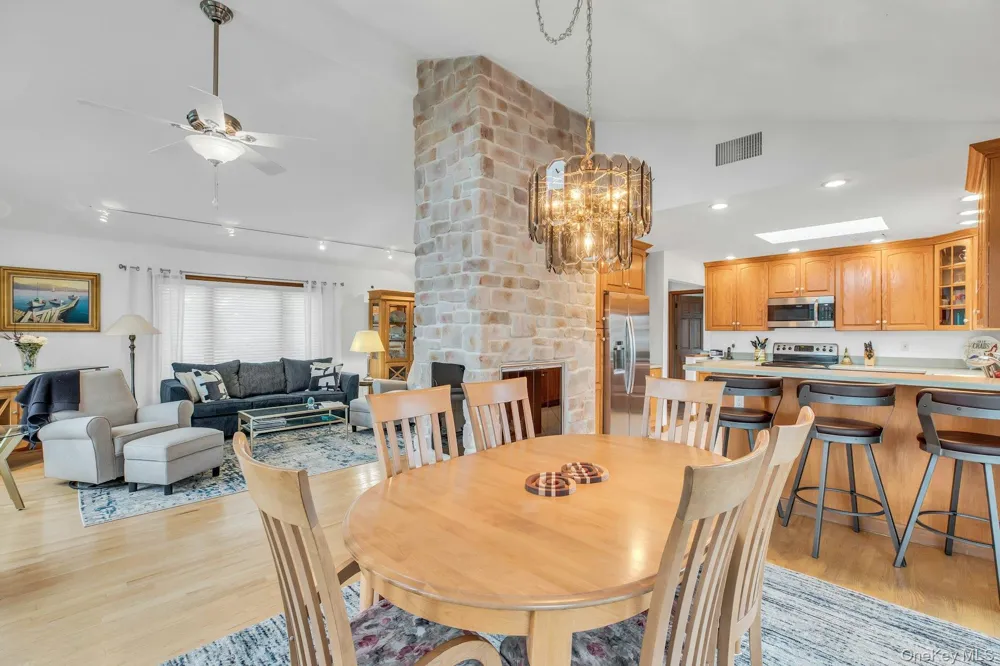 6 Mill Pond Road Hampton Bays, NY 11946