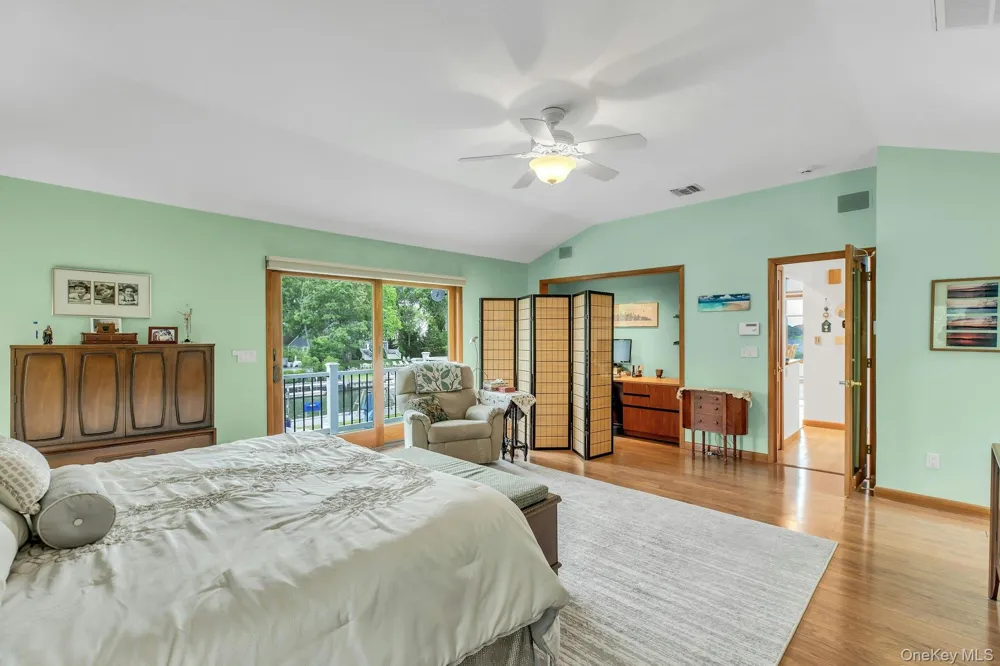6 Mill Pond Road Hampton Bays, NY 11946