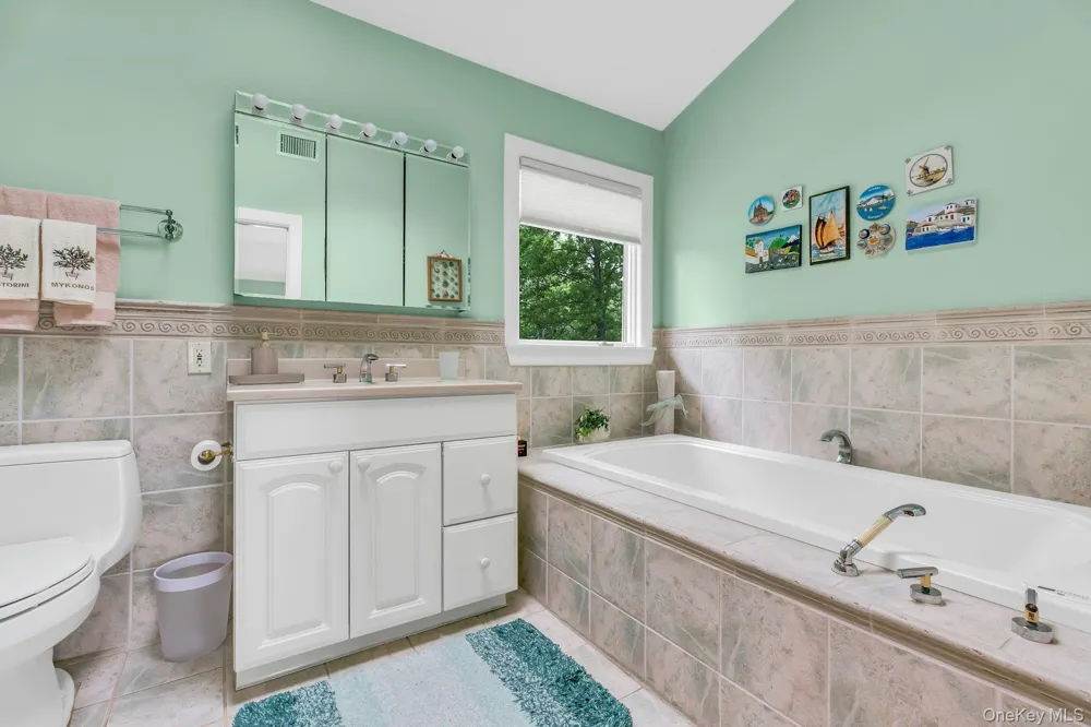 6 Mill Pond Road Hampton Bays, NY 11946