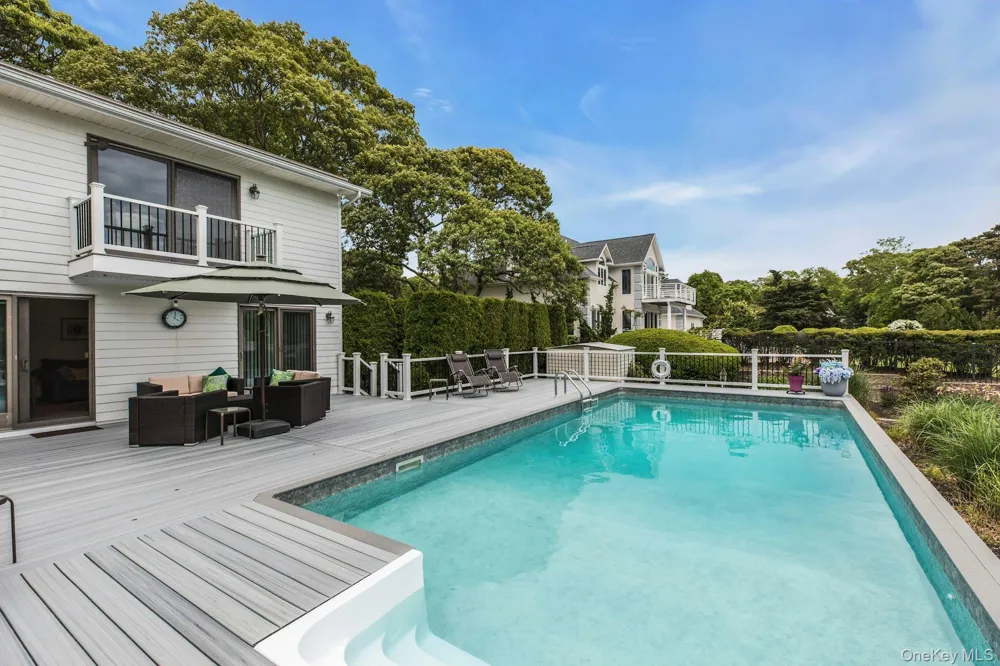 6 Mill Pond Road Hampton Bays, NY 11946
