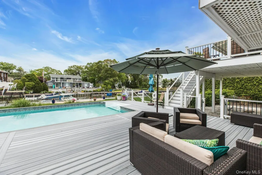 6 Mill Pond Road Hampton Bays, NY 11946