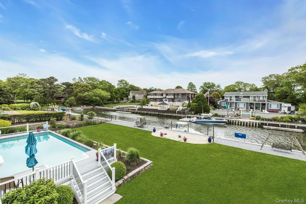 6 Mill Pond Road Hampton Bays, NY 11946