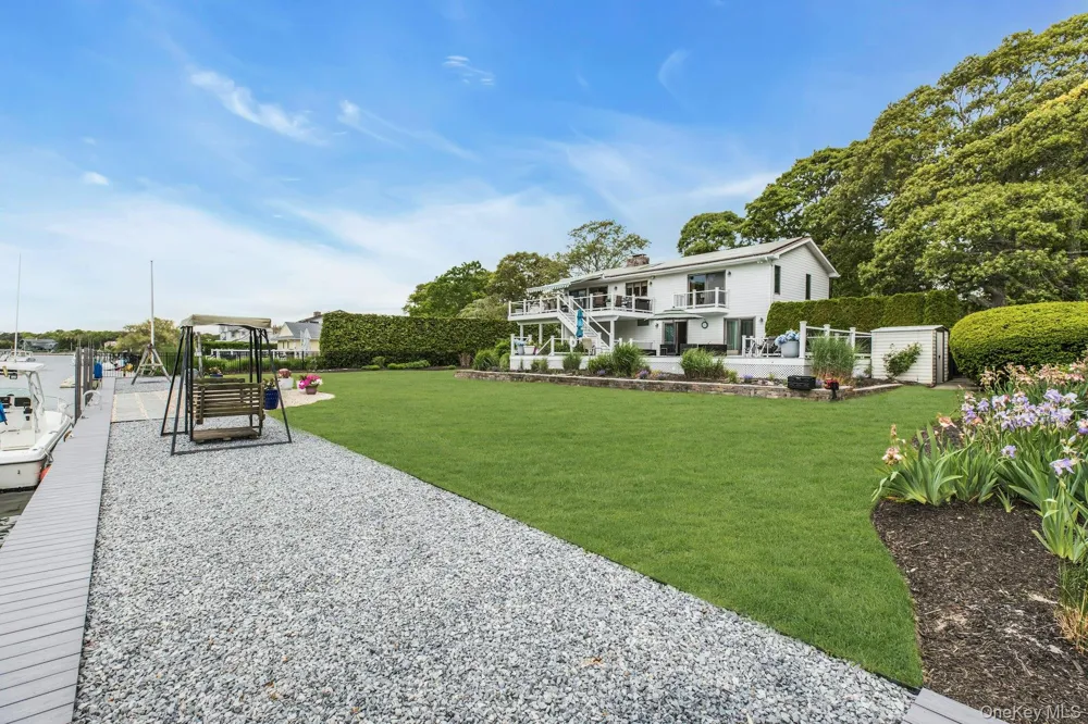 6 Mill Pond Road Hampton Bays, NY 11946