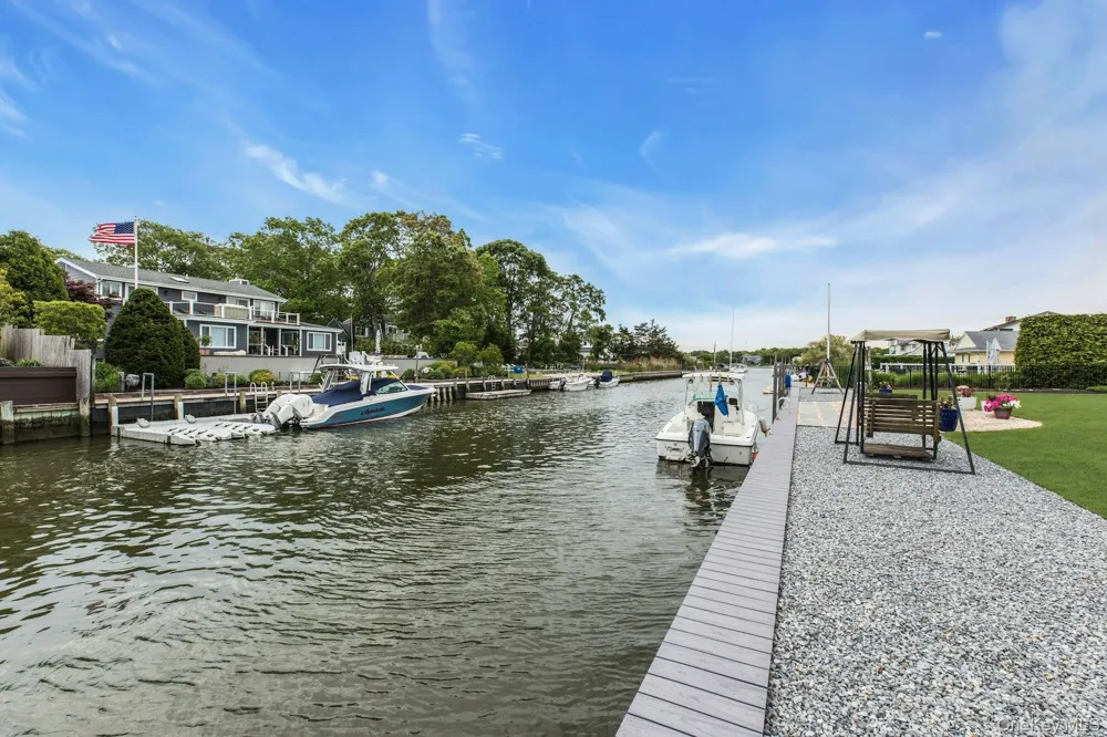 6 Mill Pond Road Hampton Bays, NY 11946