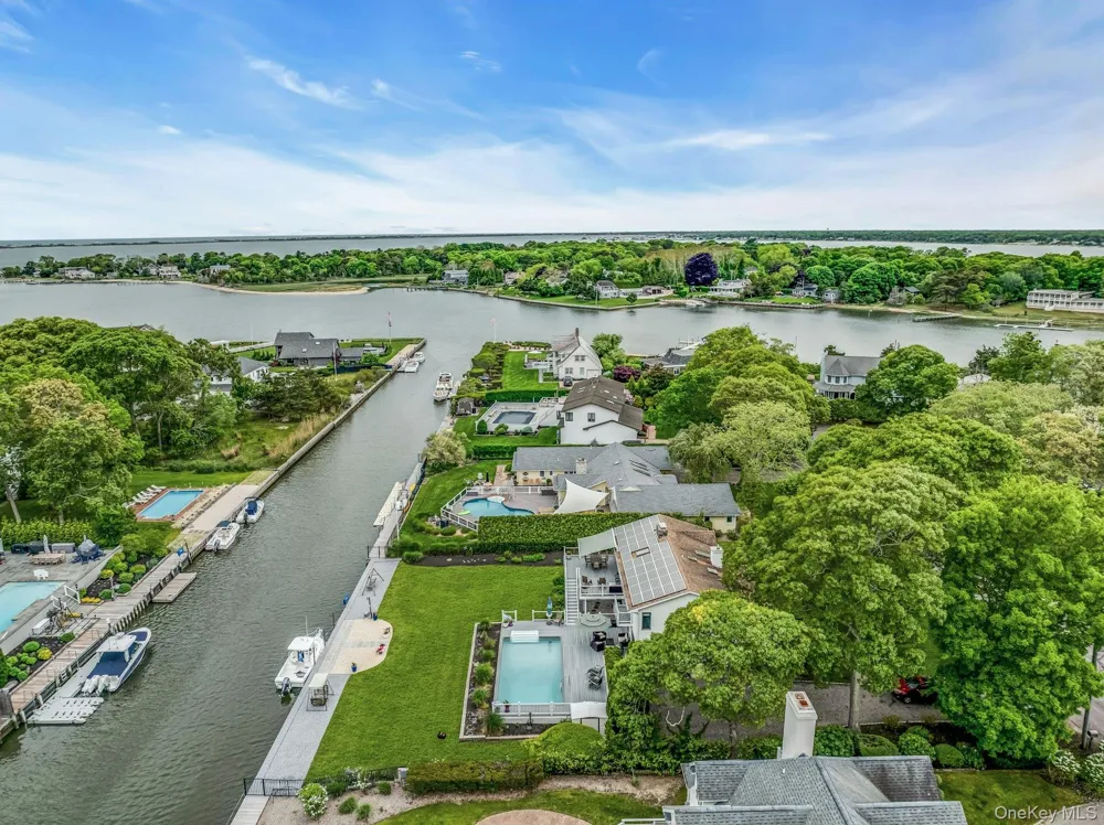 6 Mill Pond Road Hampton Bays, NY 11946
