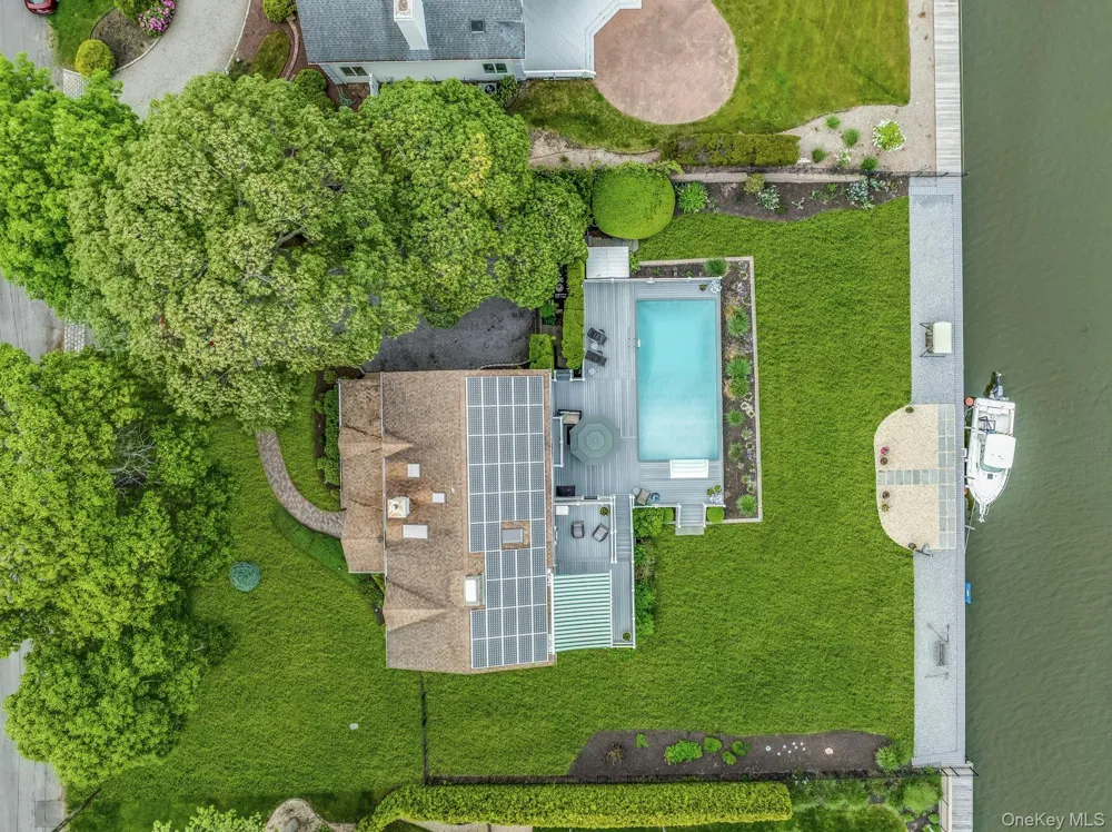 6 Mill Pond Road Hampton Bays, NY 11946