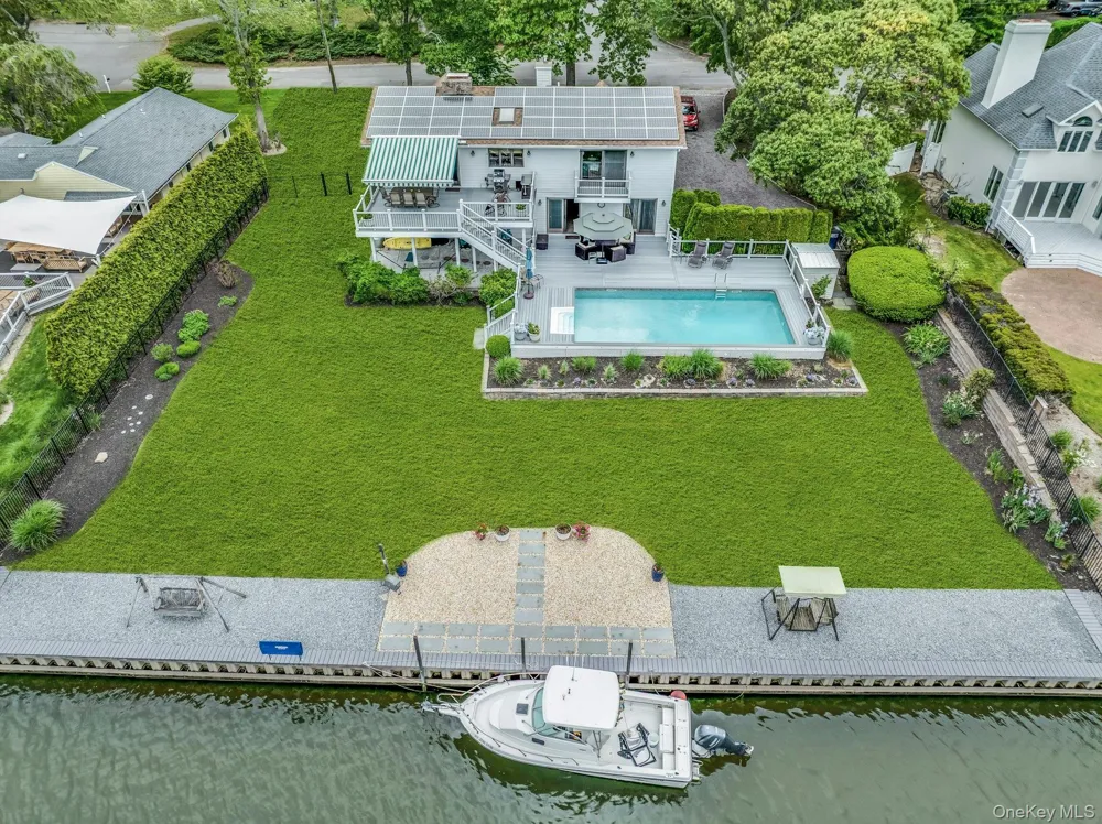 6 Mill Pond Road Hampton Bays, NY 11946