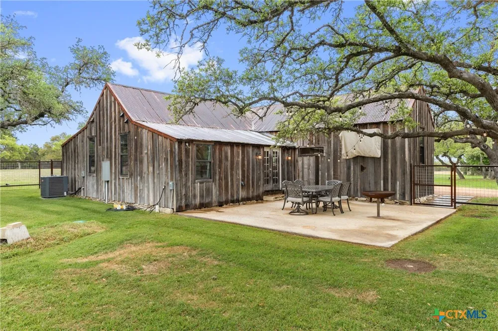 7503 E US Hwy 290 Johnson City, TX 78635