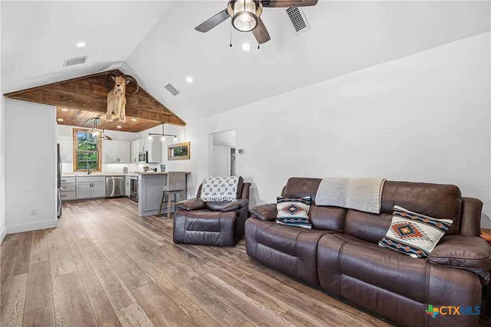 7503 E US Hwy 290 Johnson City, TX 78635