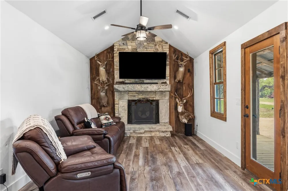 7503 E US Hwy 290 Johnson City, TX 78635
