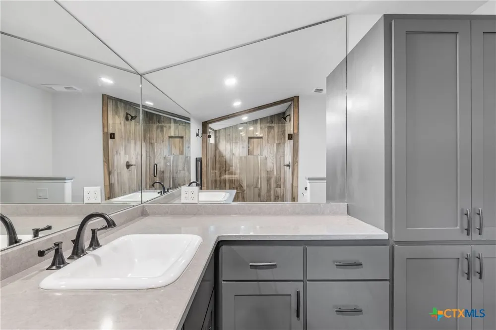 7503 E US Hwy 290 Johnson City, TX 78635