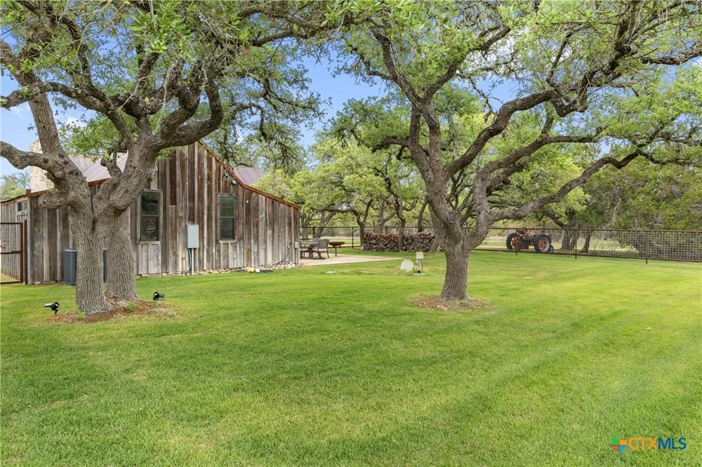 7503 E US Hwy 290 Johnson City, TX 78635