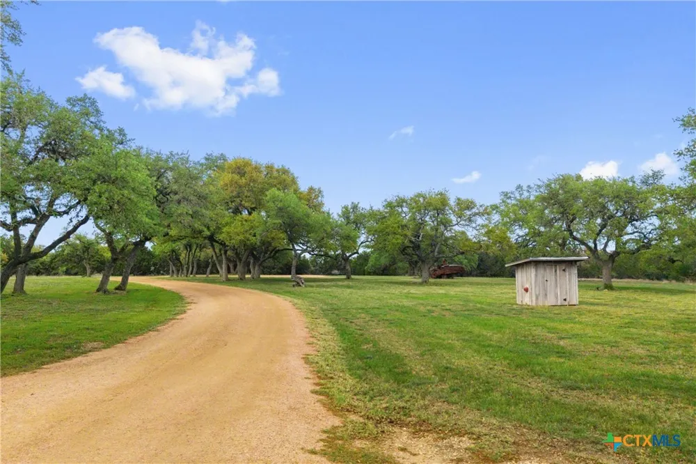 7503 E US Hwy 290 Johnson City, TX 78635
