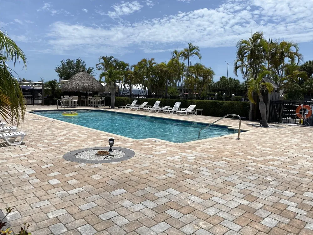3137 MOORINGS DRIVE S St Petersburg, FL 33712