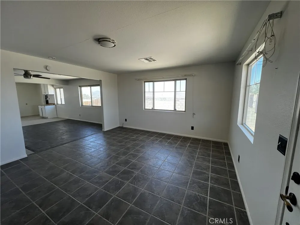 9404 Mesa Lucerne Valley, CA 92356