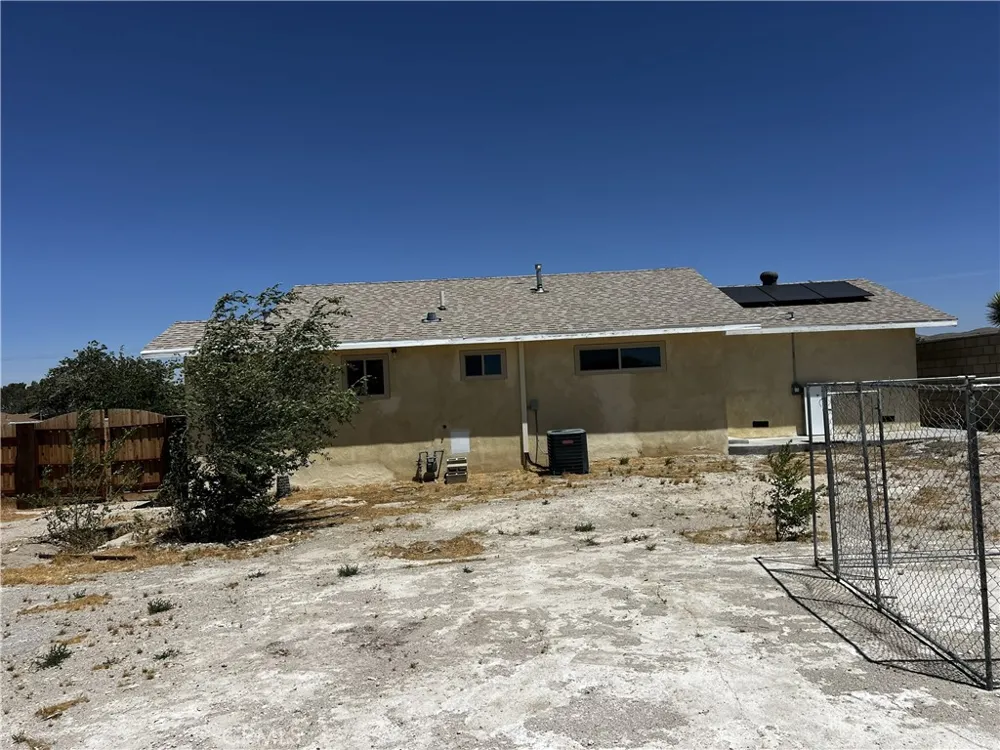 9404 Mesa Lucerne Valley, CA 92356
