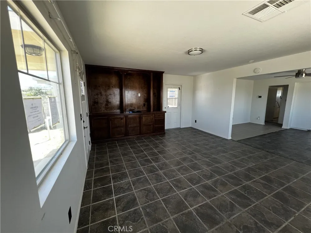 9404 Mesa Lucerne Valley, CA 92356