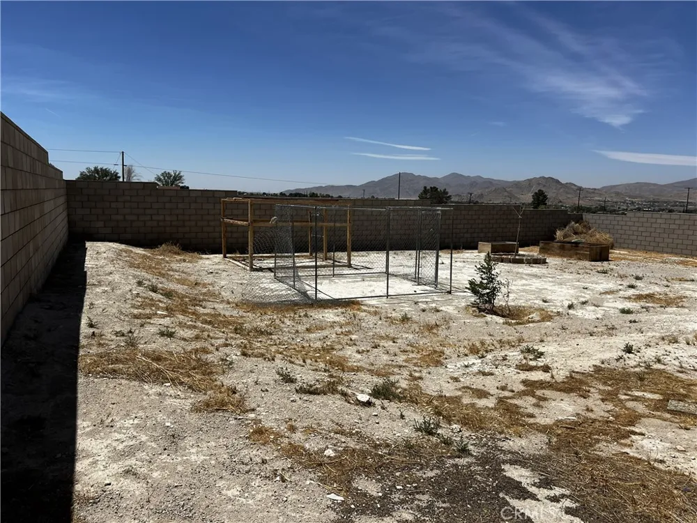 9404 Mesa Lucerne Valley, CA 92356