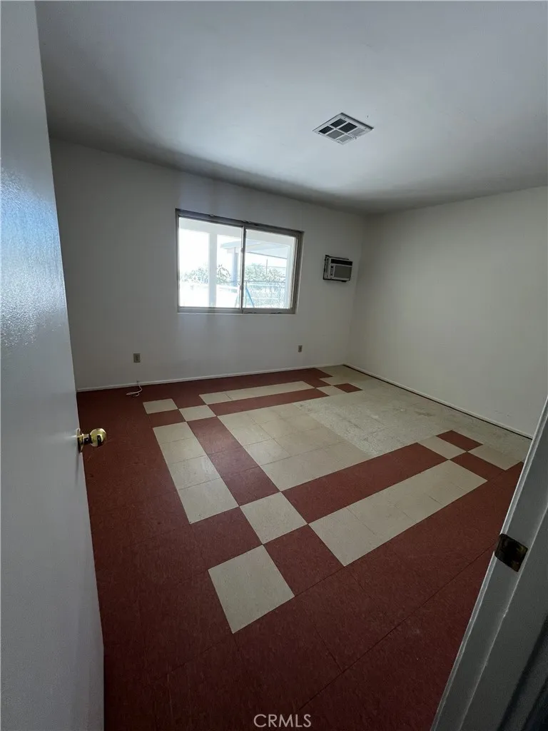 9404 Mesa Lucerne Valley, CA 92356