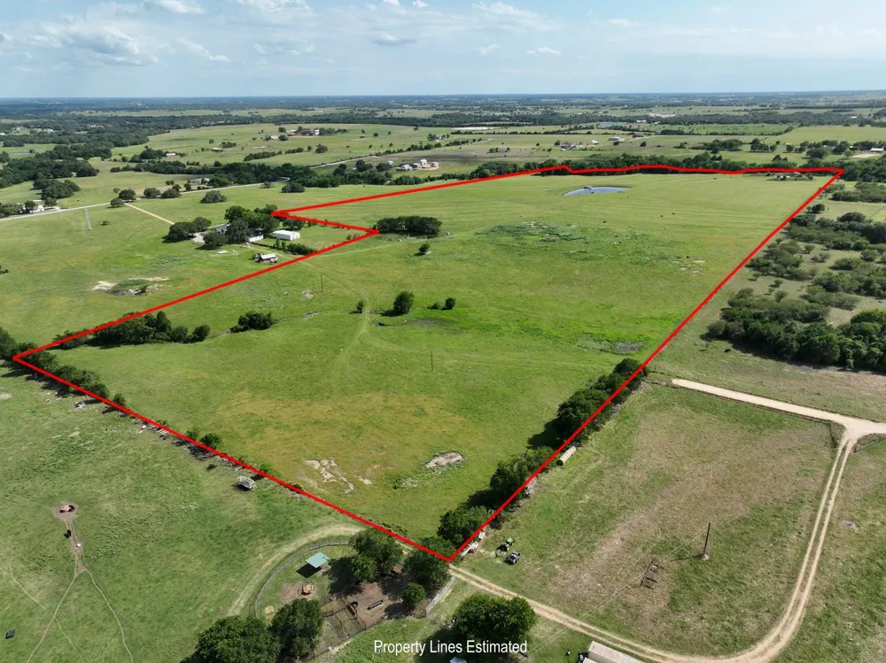 60 Mcnelly Lane Burton, TX 77835