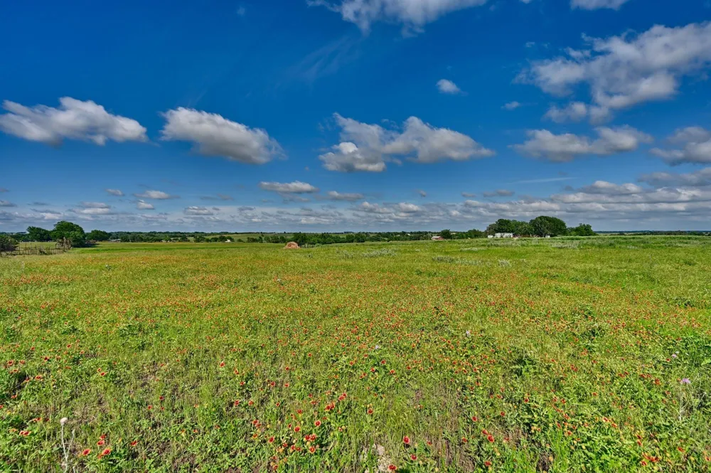 60 Mcnelly Lane Burton, TX 77835