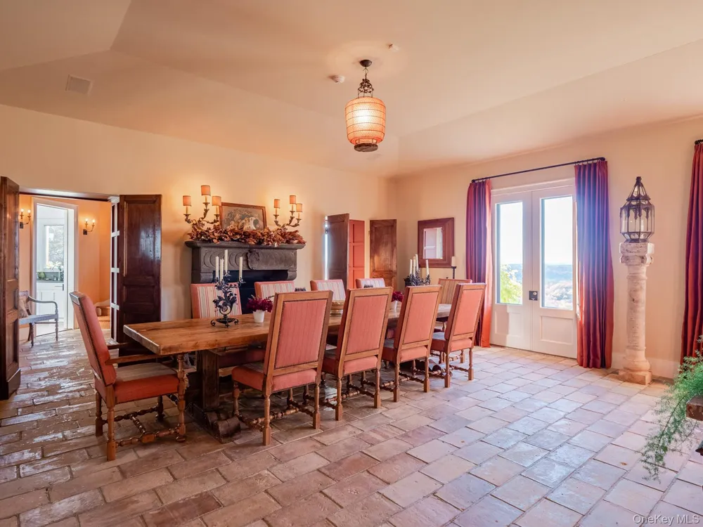 129 W Meadow Lane Millbrook, NY 12545