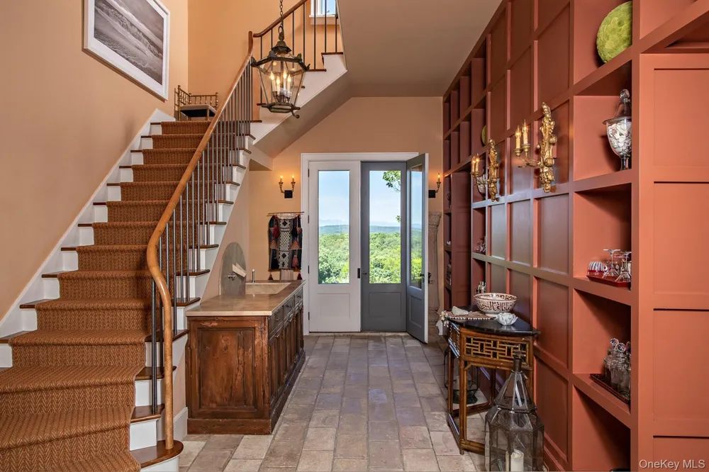 129 W Meadow Lane Millbrook, NY 12545