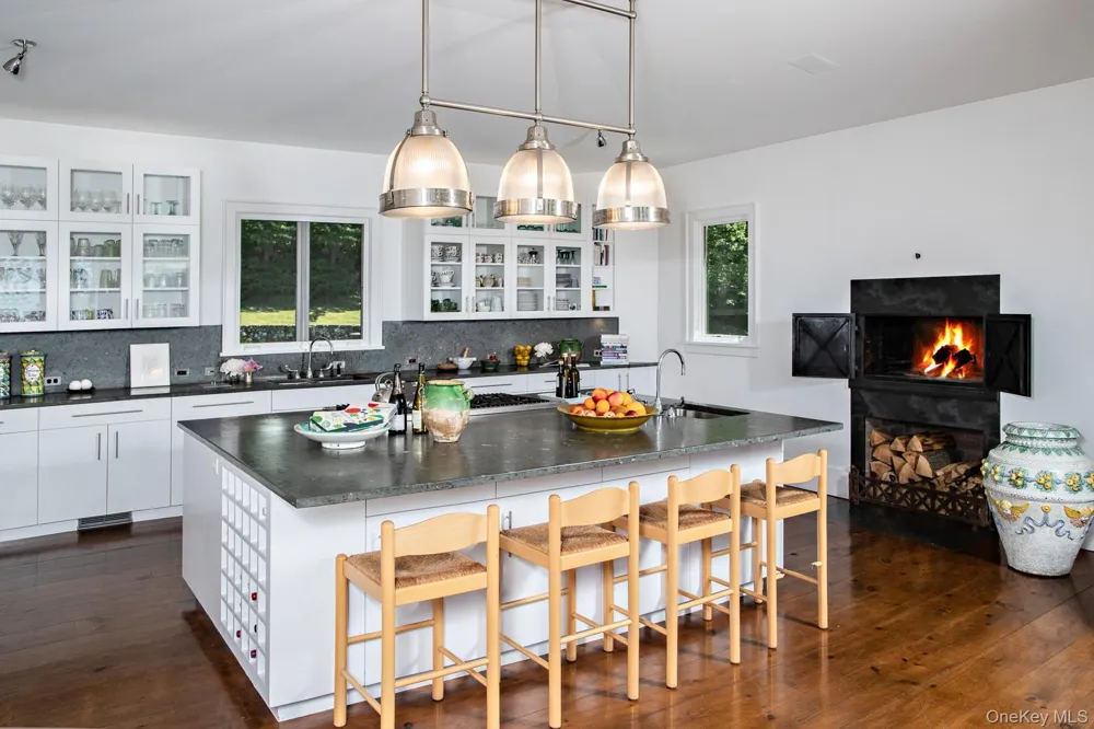 129 W Meadow Lane Millbrook, NY 12545