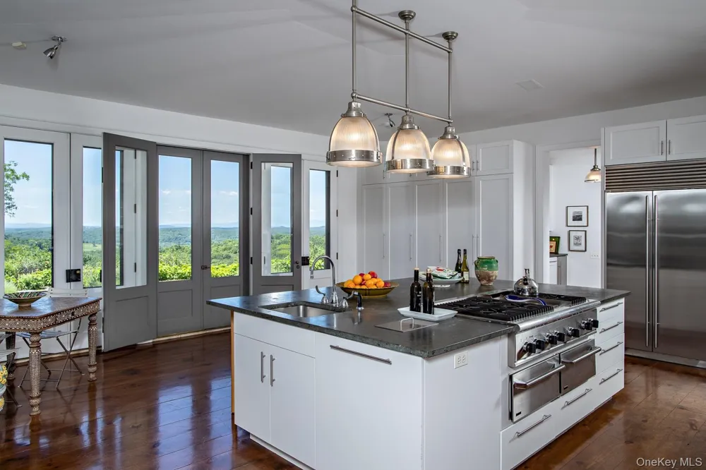 129 W Meadow Lane Millbrook, NY 12545