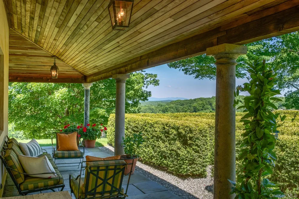 129 W Meadow Lane Millbrook, NY 12545