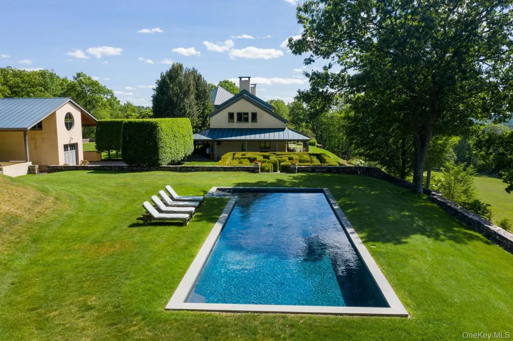 129 W Meadow Lane Millbrook, NY 12545