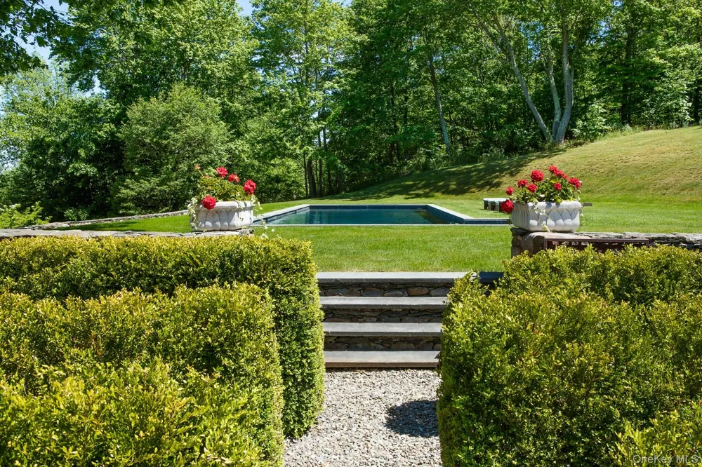 129 W Meadow Lane Millbrook, NY 12545
