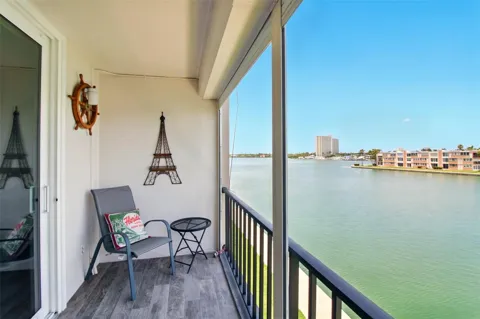 7625 SUN ISLAND DRIVE S #304