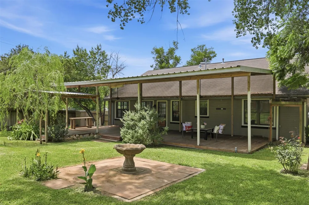 511 W Val Verde Street Brenham, TX 77833