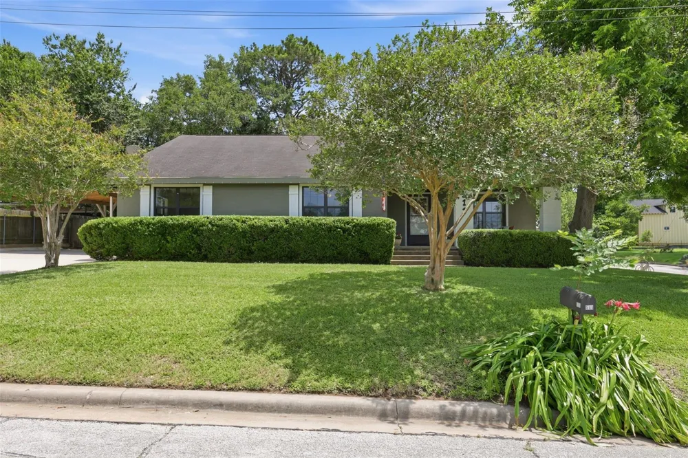 511 W Val Verde Street Brenham, TX 77833