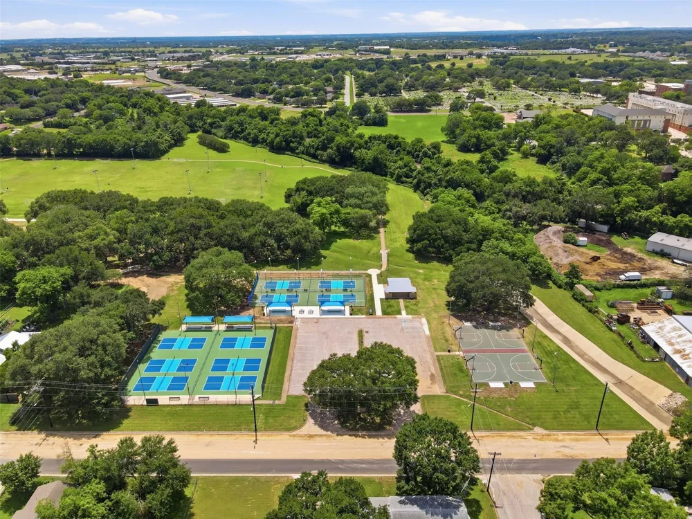 511 W Val Verde Street Brenham, TX 77833
