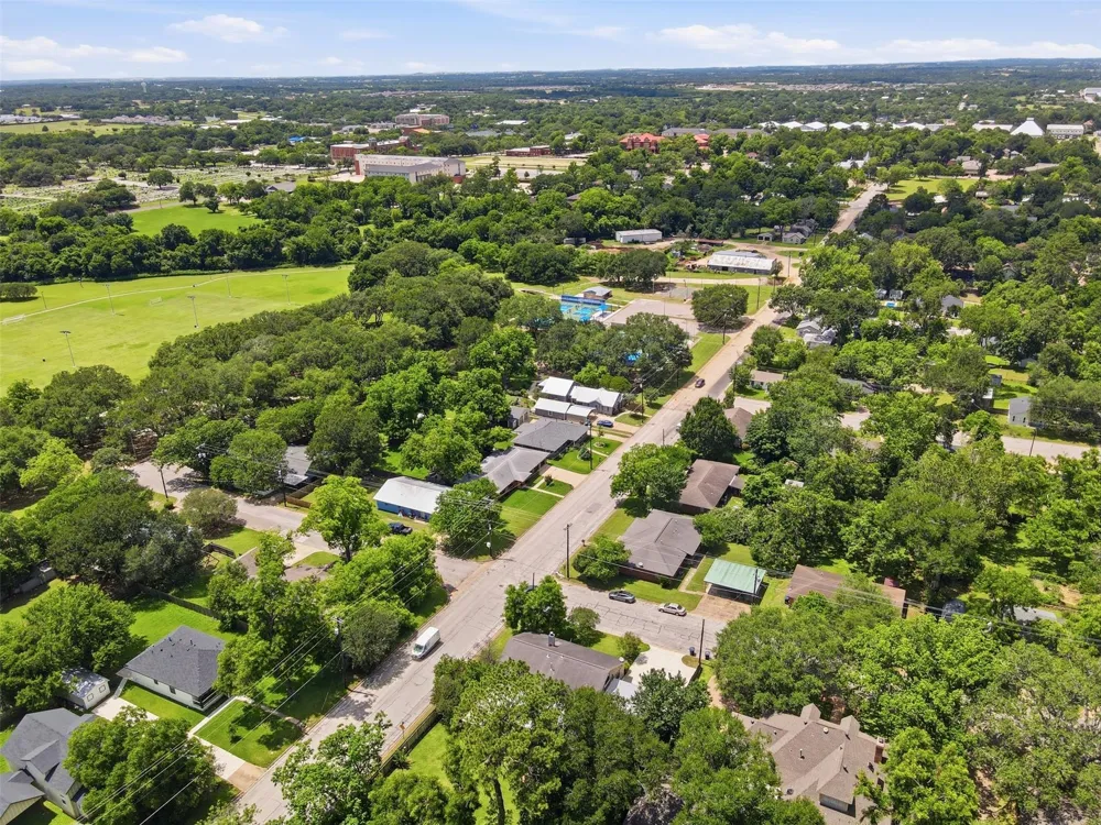 511 W Val Verde Street Brenham, TX 77833