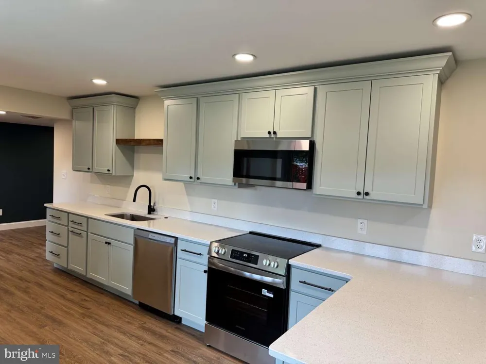 11 METTEN ROAD Newark, DE 19713