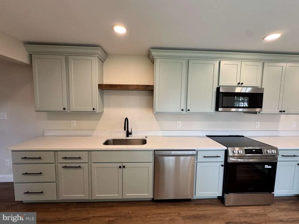 11 METTEN ROAD Newark, DE 19713