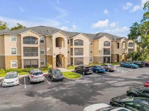 940 Village Trail #4-306