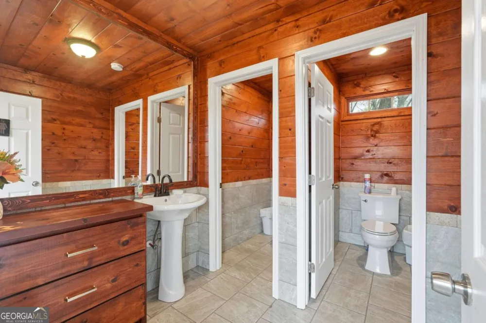 1188 Carl Bethlehem RD Winder, GA 30680