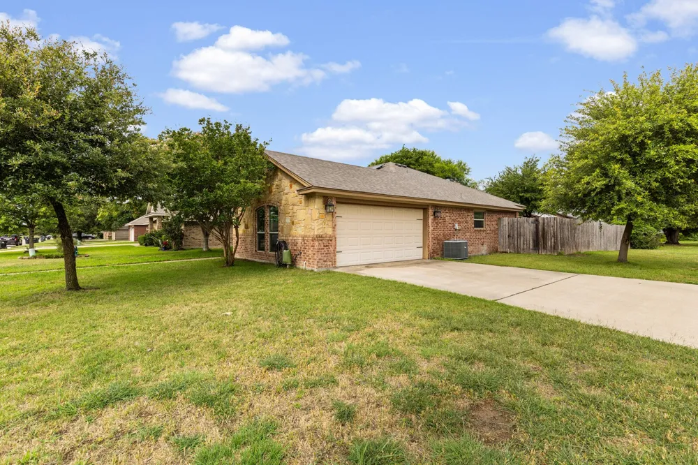 2002 Carriage House Drive Temple, TX 76502