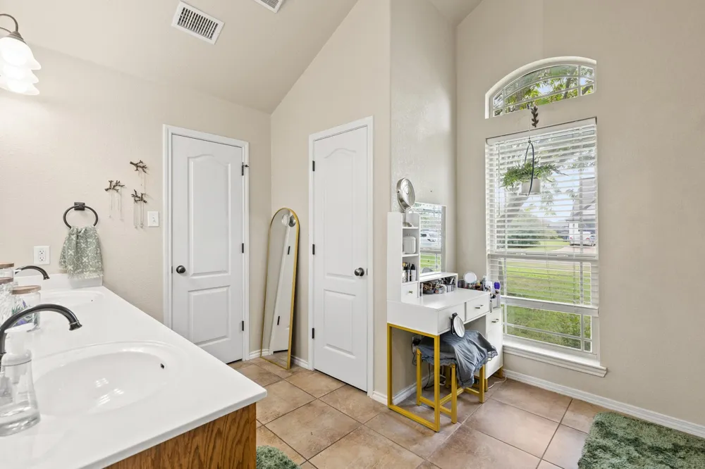 2002 Carriage House Drive Temple, TX 76502
