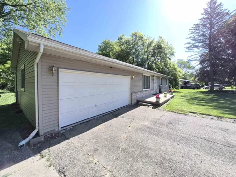 1282 Arrowhead Drive