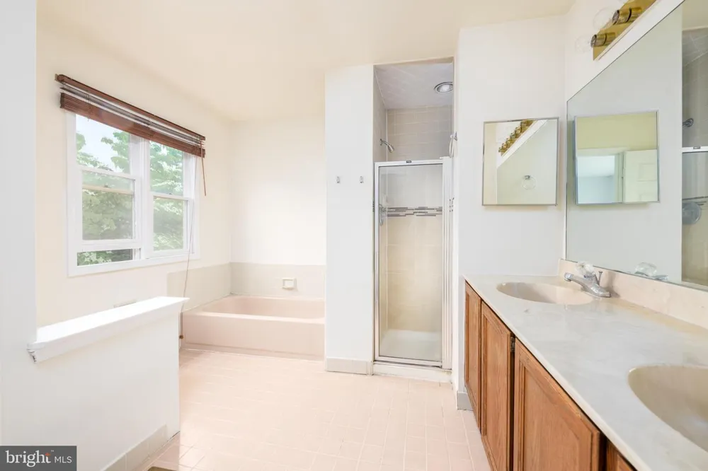 77 BUNKER HILL COURT #77 Wayne, PA 19087